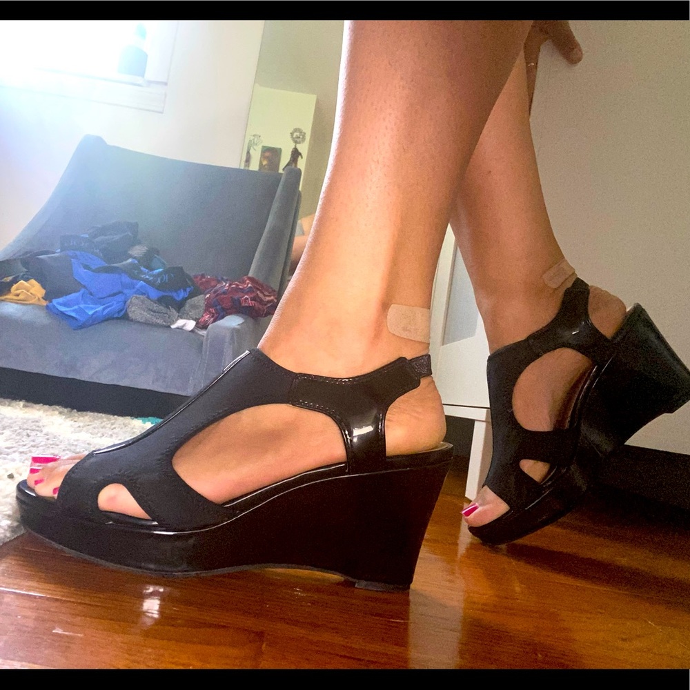 Adrienne vittadini stretch sandals